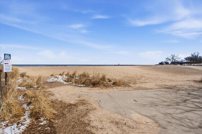 Building Photo - 5739 N Winthrop Ave