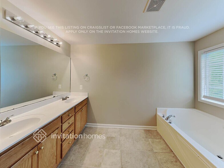 Building Photo - 6541 Squire Pl