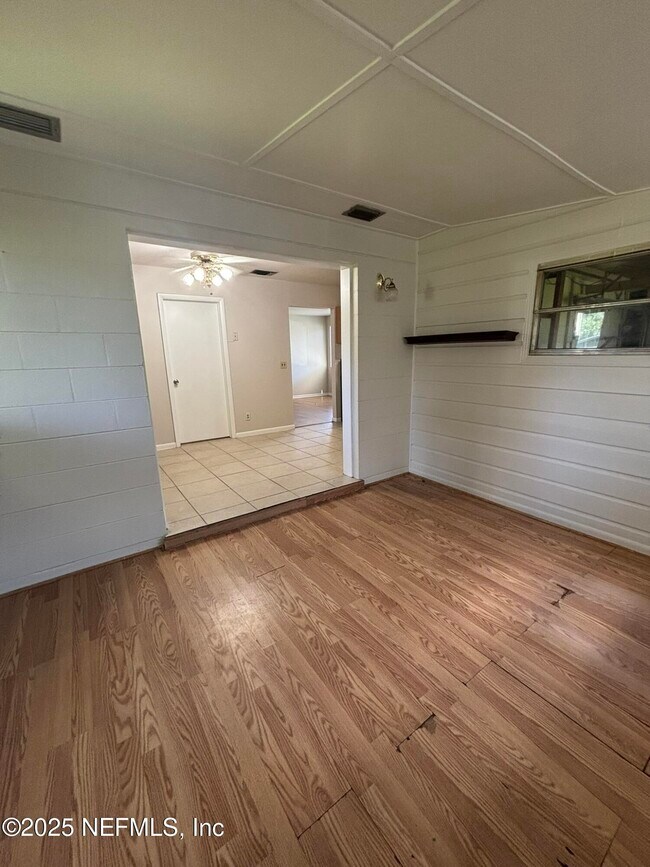Building Photo - 2148 Bunting Dr