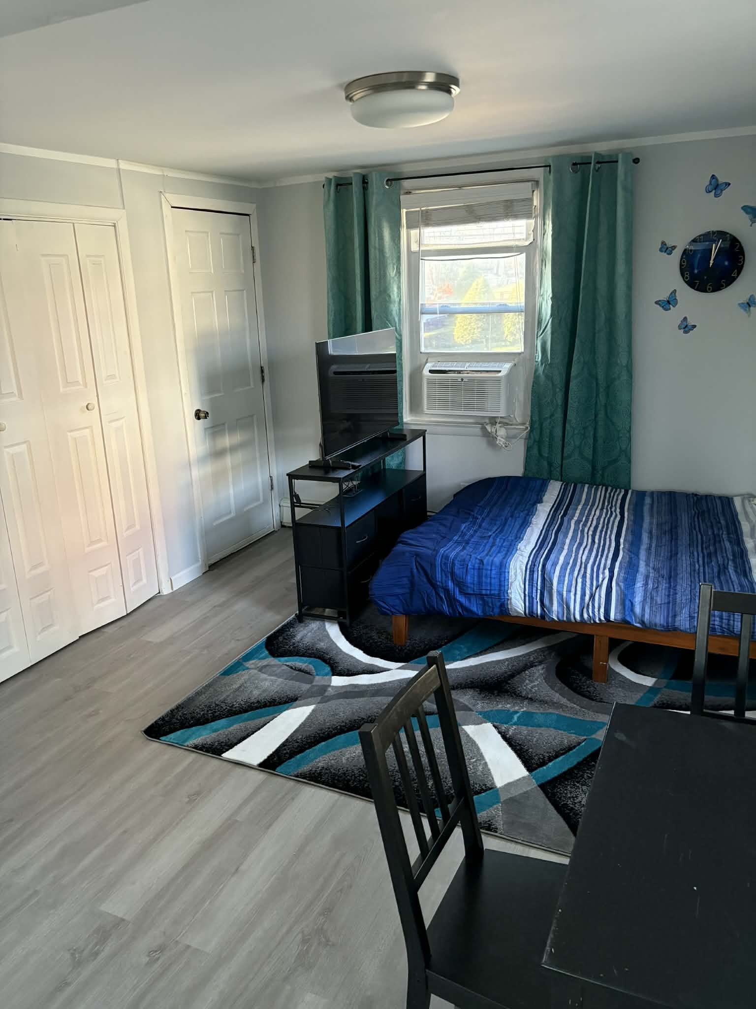 Building Photo - 723 Sharon Ave