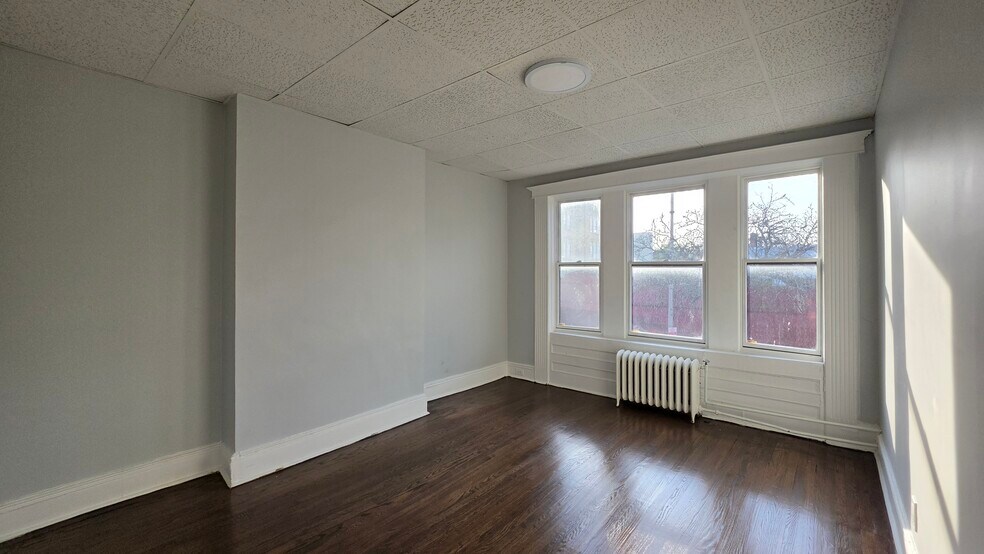 Building Photo - 722 Westside Ave