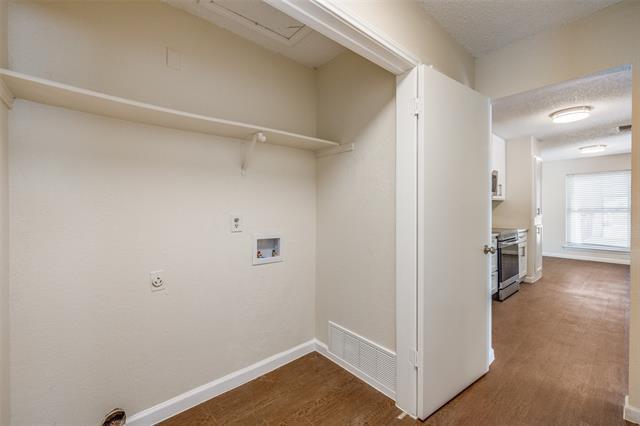 Building Photo - 6809 S Creek Dr