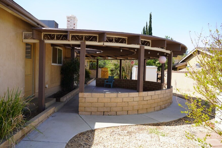 Building Photo - 4851 W Ave M12