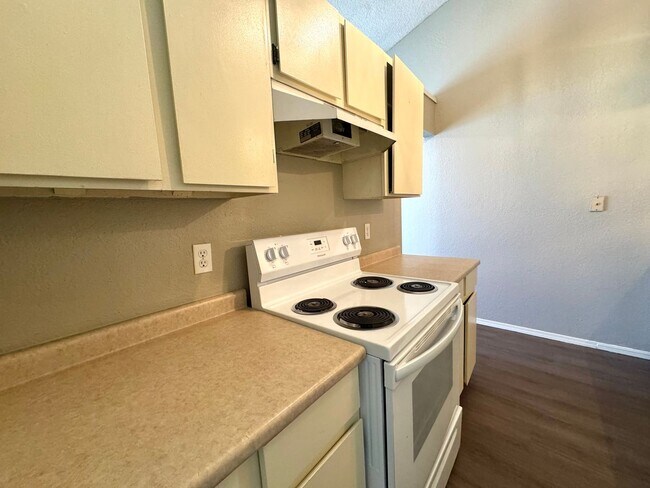 Building Photo - 39th Place Duplex
