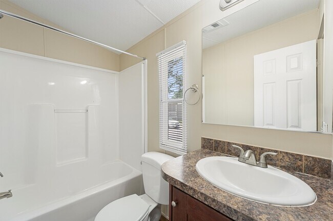 Building Photo - 21864 Russell Dr