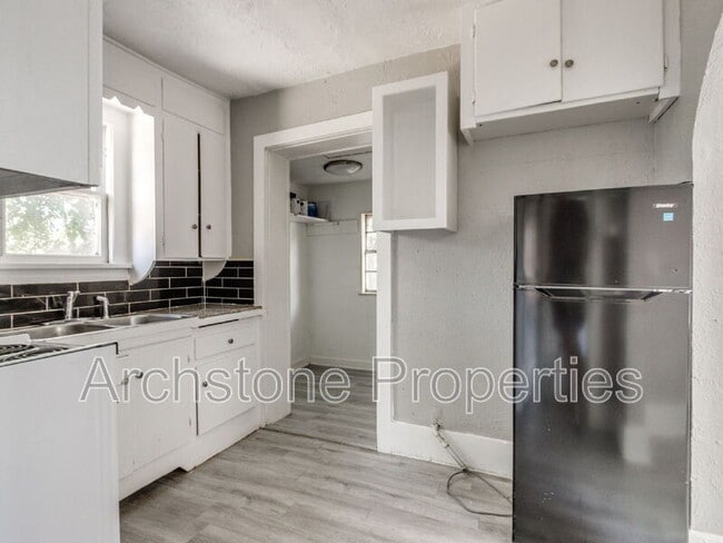 Building Photo - 4407 N Military Ave