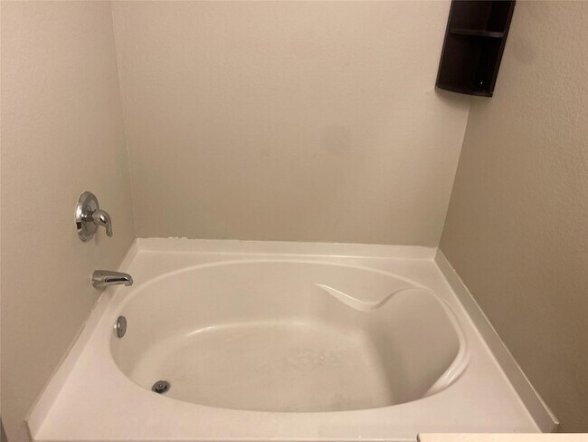 Building Photo - 4028 Thoroughbred Trail