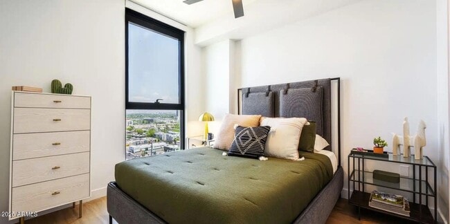 Building Photo - 817 N 6th St