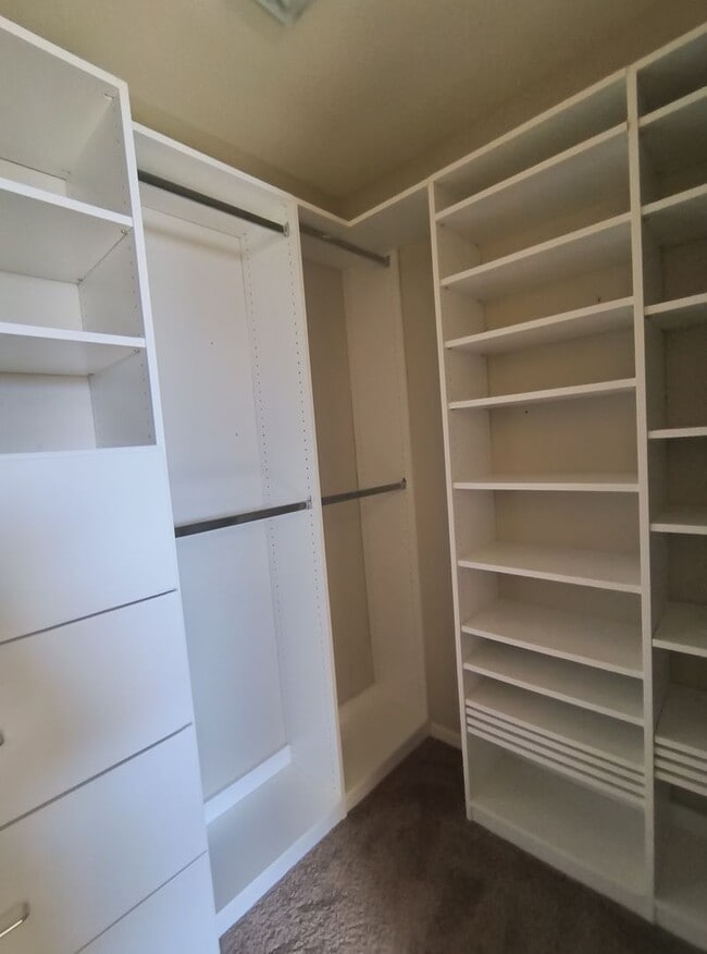 Building Photo - SOLAR ENGERY HOME!!! 4 BEDROOM 2 BATHROOM IN AUBURNDALE.