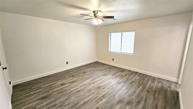 Building Photo - 1802 Vanessa Dr