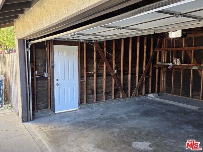 Building Photo - 14747 Woodruff Ave
