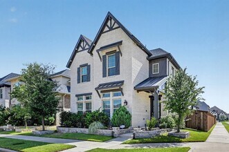 Building Photo - 12991 Vinson Dr