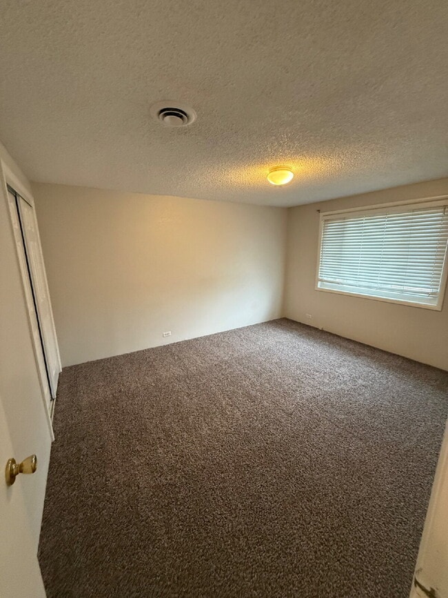 Building Photo - "Chic 2-Bed Haven in Englewood – Modern Comfort on South Fox St!"