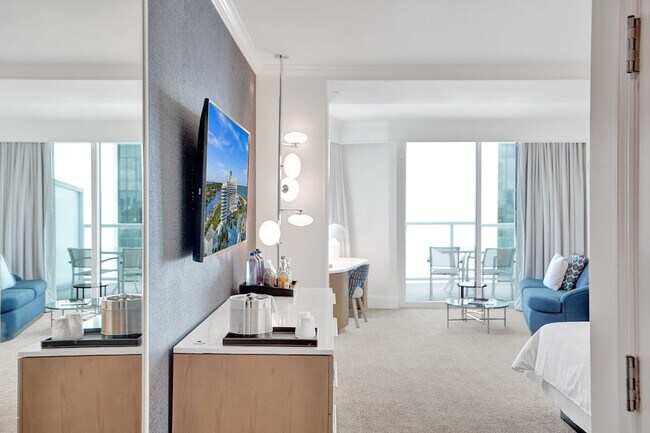 Building Photo - 4401 Collins Ave
