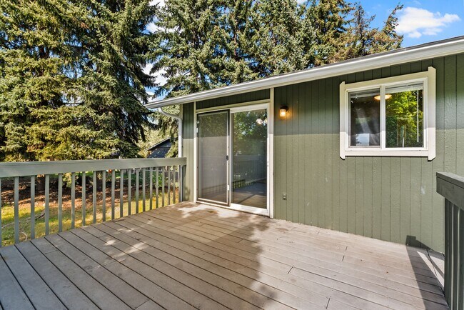 Building Photo - 2715 N Whipple Ct