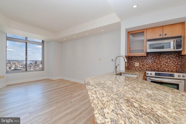 Building Photo - 675 S President St