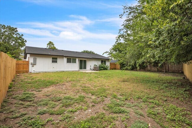 Building Photo - 1411 Manford Hill Dr