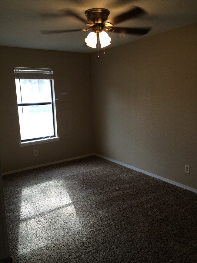 Building Photo - 10616 Debbie Ln