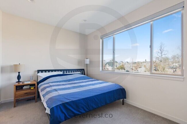Building Photo - Beautiful Two Bedroom Townhome in Denver -...