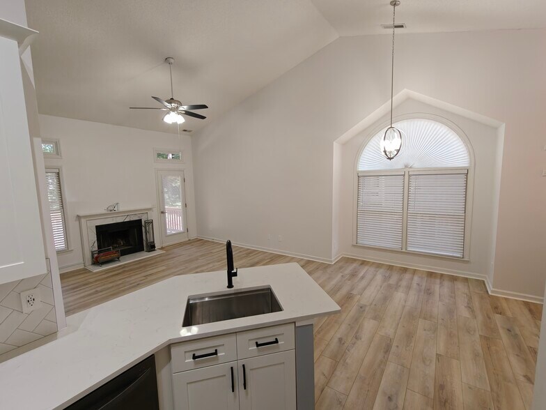 Building Photo - 108 Kingsley Woods Dr