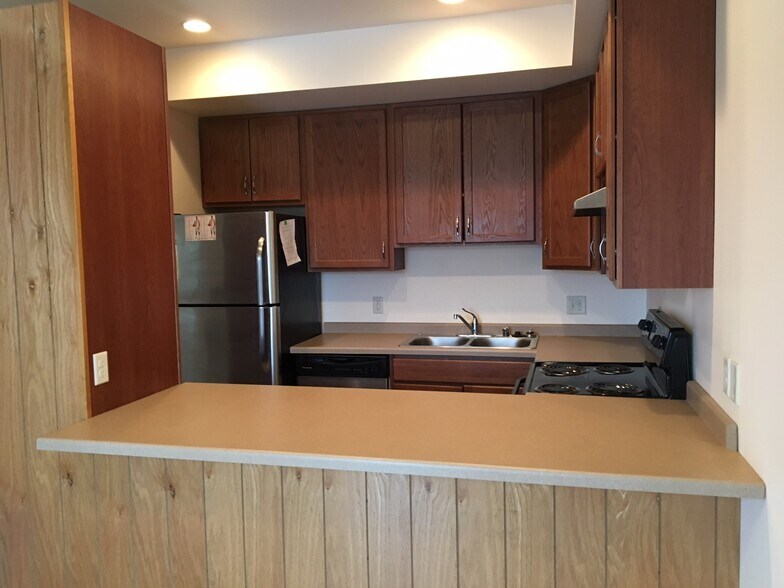 Building Photo - 833 Peace Ln