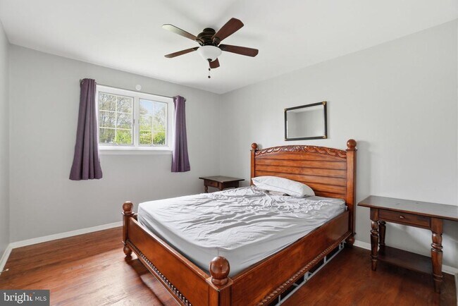 Building Photo - 7414 Jervis St