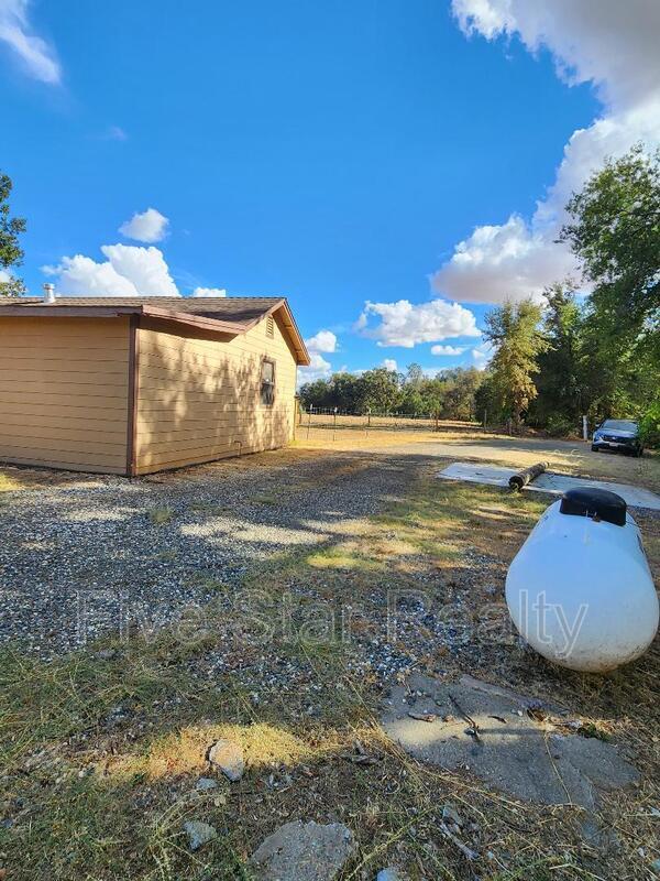 Building Photo - 10315 Peoria Rd