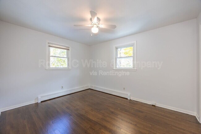 Building Photo - 32 Marshall St