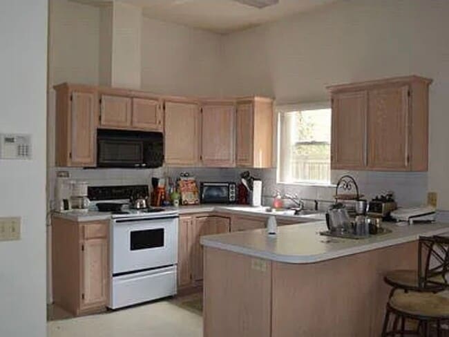 Building Photo - R0107