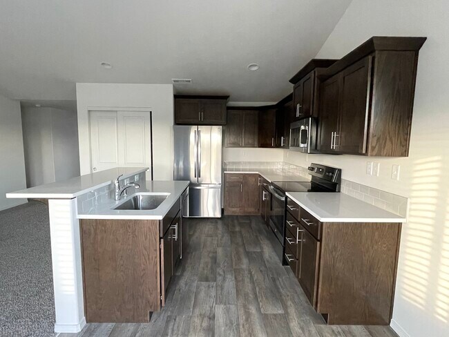 Kitchen - 4245 Cove West Dr