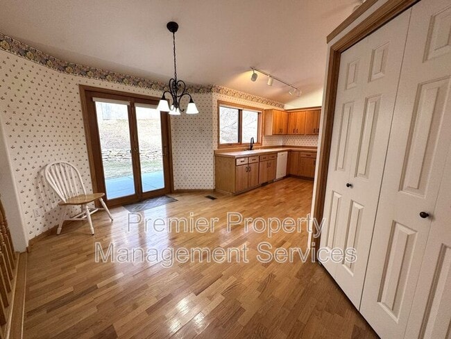 Building Photo - 4041 Pine Cove Rd