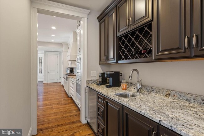 Building Photo - 1604 Colonial Ln