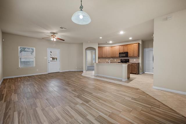 Building Photo - 7165 Mohegan Dr