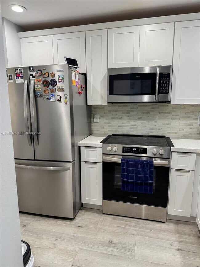 Building Photo - 841 NE 207th Ln