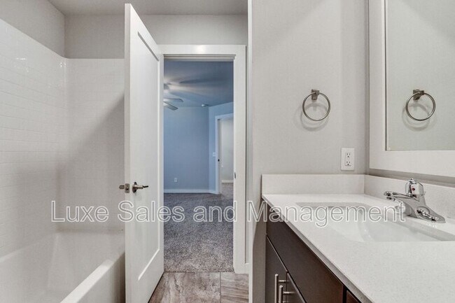 Building Photo - 17604 Sunny Hollow Rd