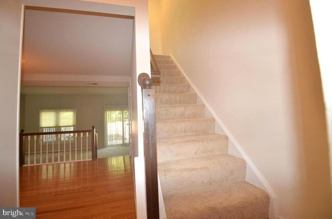Building Photo - 5676 Ridge View Dr