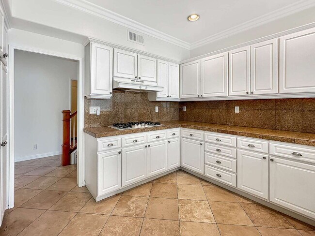 Building Photo - Discover the Essence of Luxury Living in V...