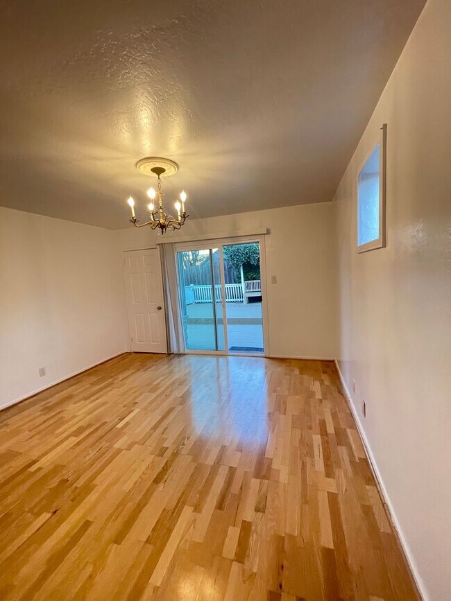 Building Photo - House for Rent in Piedmont