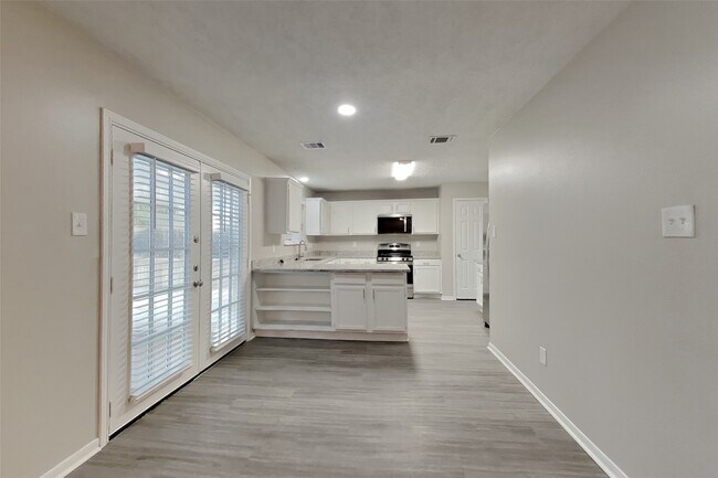 Building Photo - 20402 Avery Point Dr