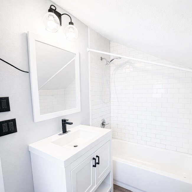 Building Photo - 4630 Woodside St