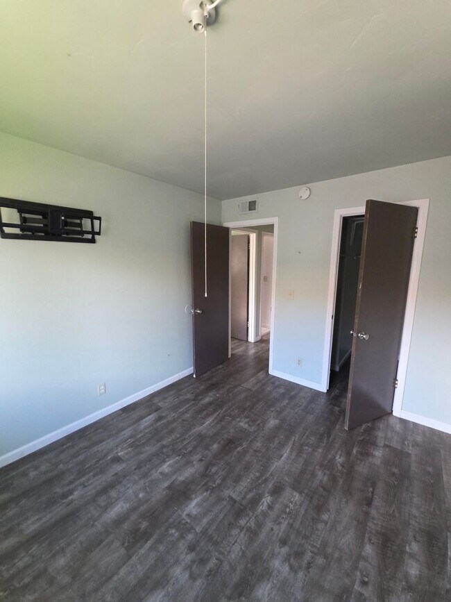 Building Photo - Welcome home to this beautifully updated 2-bedroom, 1-bath upstairs condo in a peaceful Auburn ne...