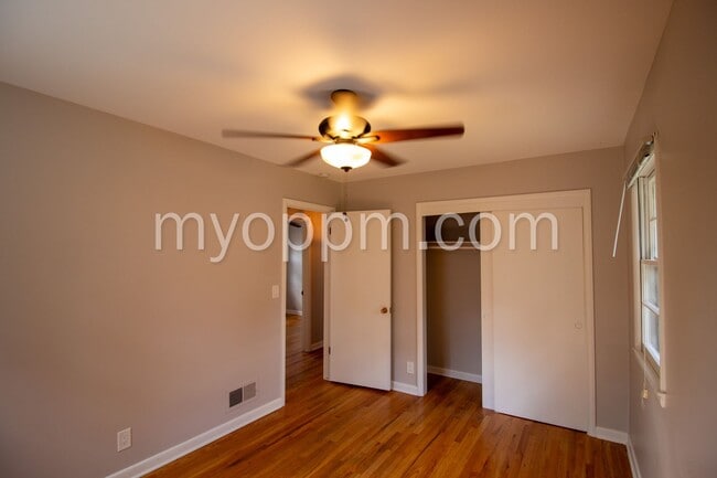 Building Photo - Spacious 4 Bed 2 Bath Home!