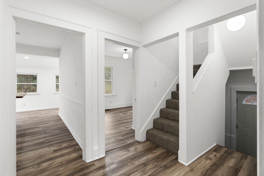 Building Photo - 2416 Sherry Rd