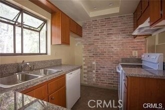 Building Photo - 94 Lakepines