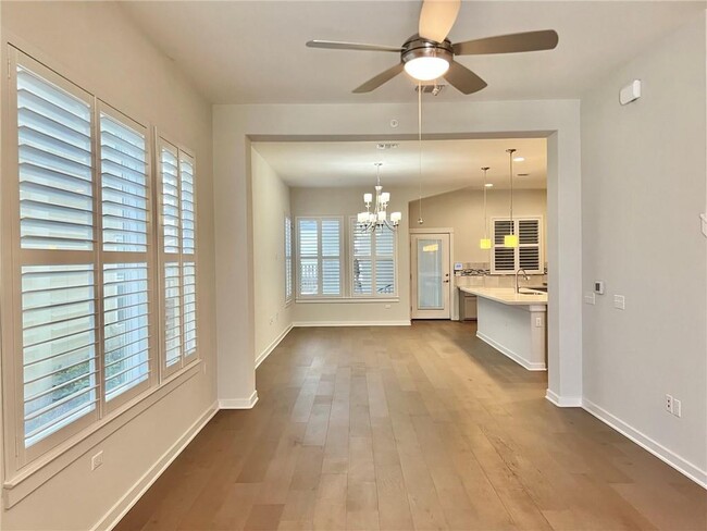 Building Photo - 4720 Vaughan St