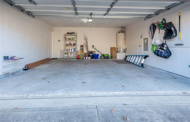 Building Photo - 9400 Stonewood Dr