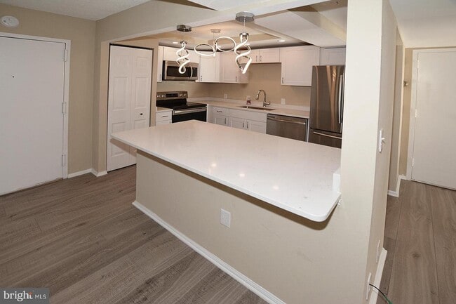 Building Photo - 7621 Provincial Dr