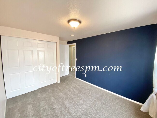 Building Photo - 3 br, 2 bath House - 1233 E Carter St