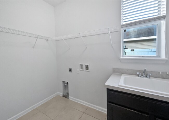 Building Photo - 15713 Lexington Park Blvd