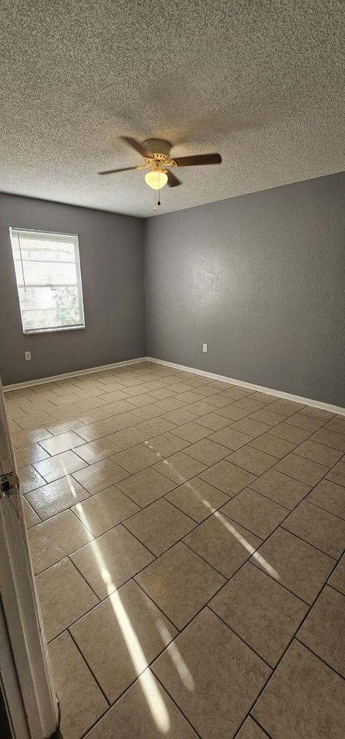 Building Photo - Three Bedroom Two Bath in the Combee Settl...